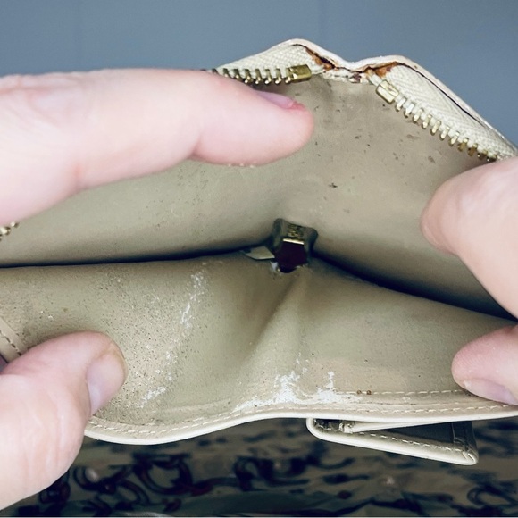 Louis Vuitton Yellow Vernis Monogram Wallet - Picture 5 of 8